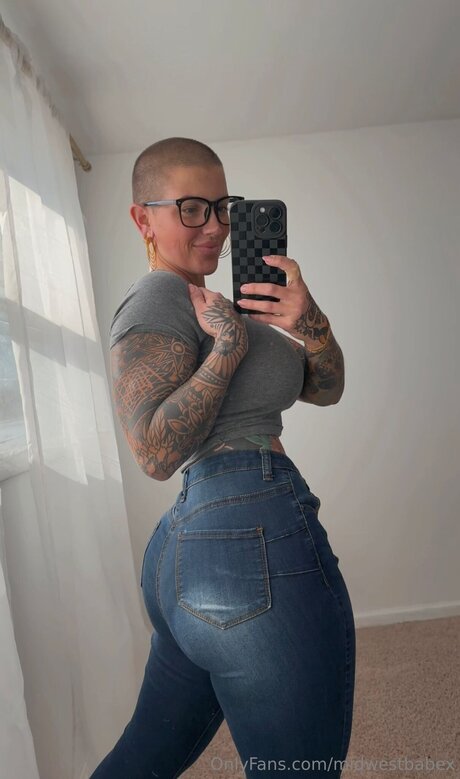 Photo nue de fuite OnlyFans de Midwestbabex