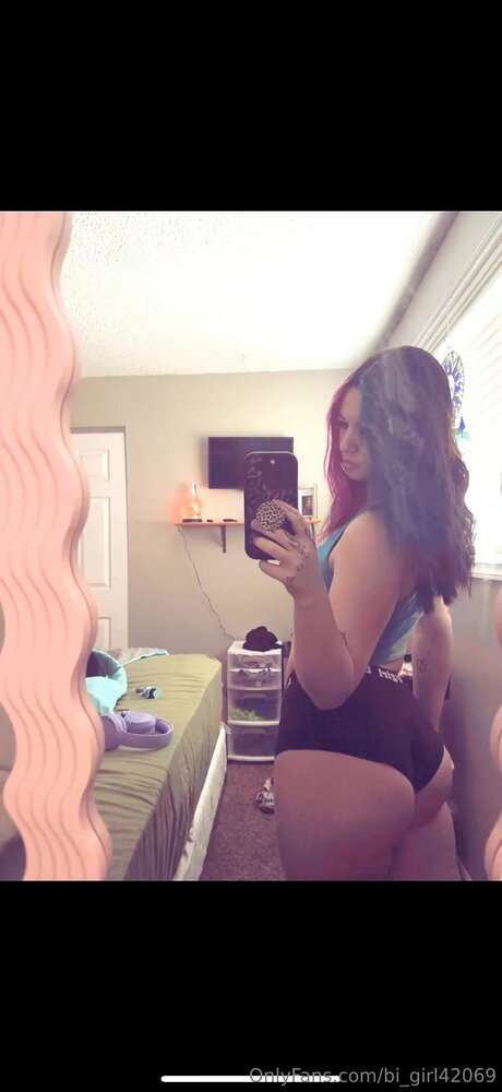 Bi Girl42069