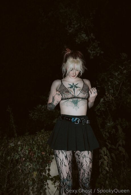 Photo nue de fuite OnlyFans de Spooky Queen0 0
