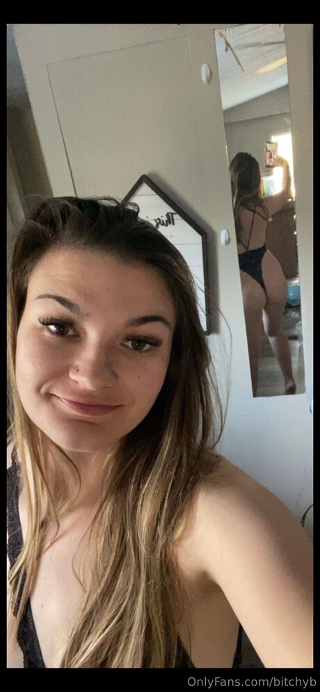 Photo nue de fuite OnlyFans de Bitchyb