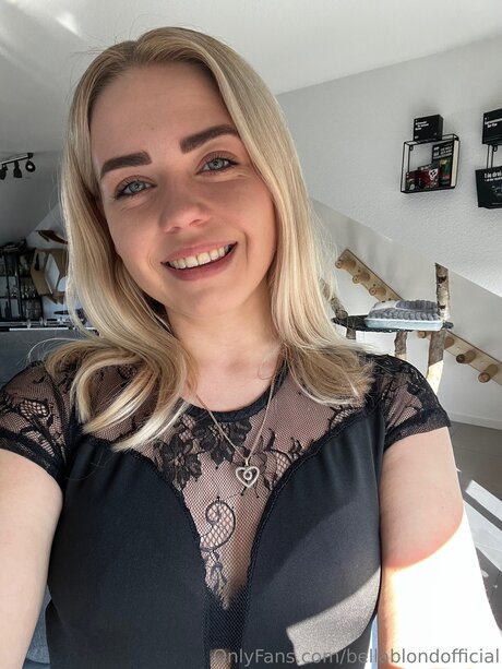 Photo nue de fuite OnlyFans de Bellablondofficial