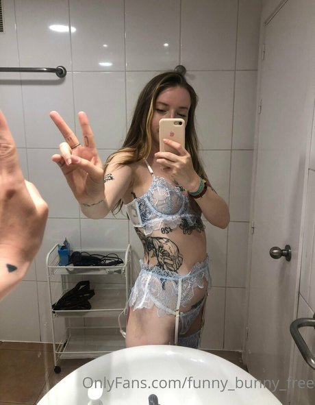 Photo nue de fuite OnlyFans de Funnybunnykiss