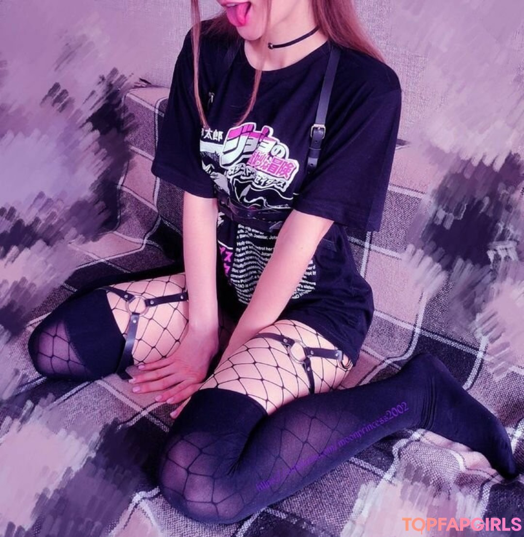 Photo nue de fuite OnlyFans de Moonprincess2002 #5 Photo nue de fuite OnlyFans de Moonprincess2002 #5