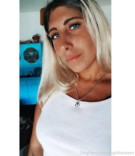 Photo nue de fuite OnlyFans de Angelbetween