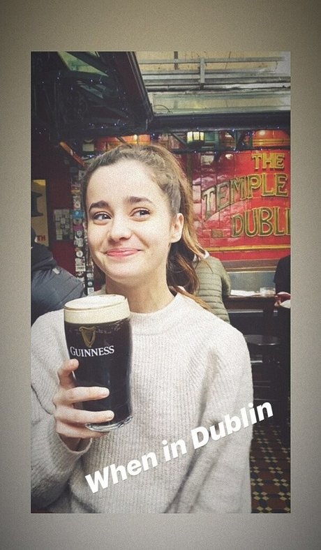 Holly Earl