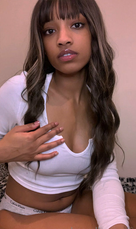 Photo nue de fuite OnlyFans de Carebearelle