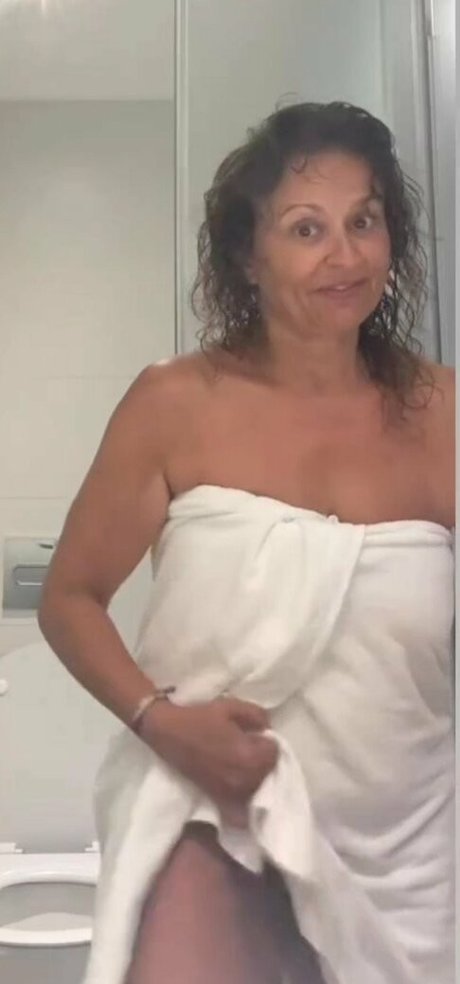 Photo nue de fuite OnlyFans de Nadia Sawalha