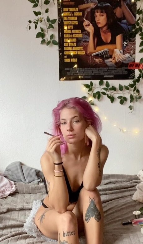 Photo nue de fuite OnlyFans de Pinkarosalina