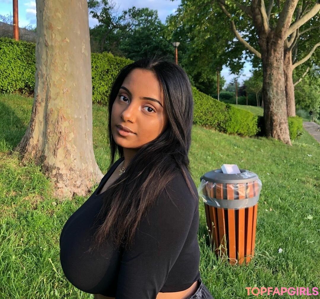 Photo nue de fuite OnlyFans de Zina Hadid #249 Photo nue de fuite OnlyFans de Zina Hadid #249