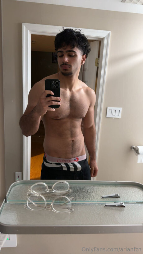 Photo nue de fuite OnlyFans de Arianfzn