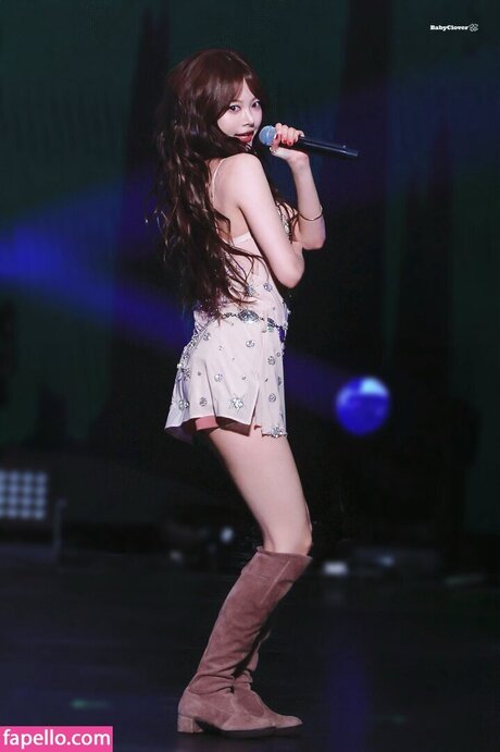 Hong Eunchae 