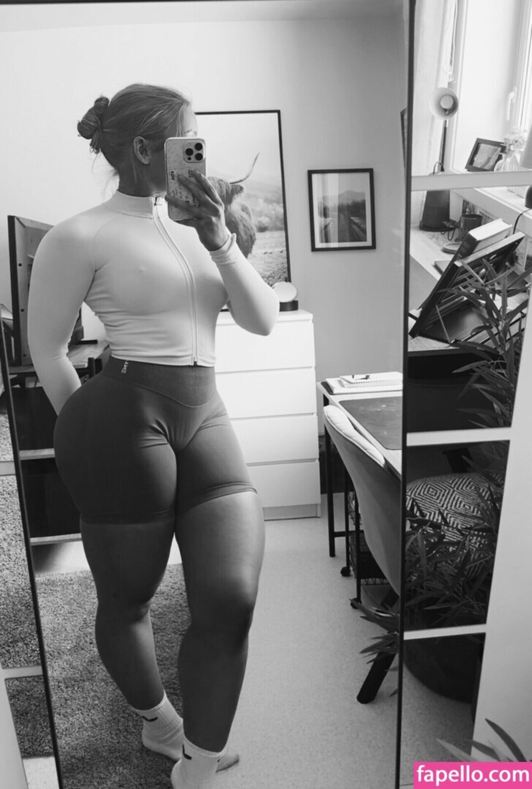 Photo nue de fuite OnlyFans de Heleneelises #11 Photo nue de fuite OnlyFans de Heleneelises #11