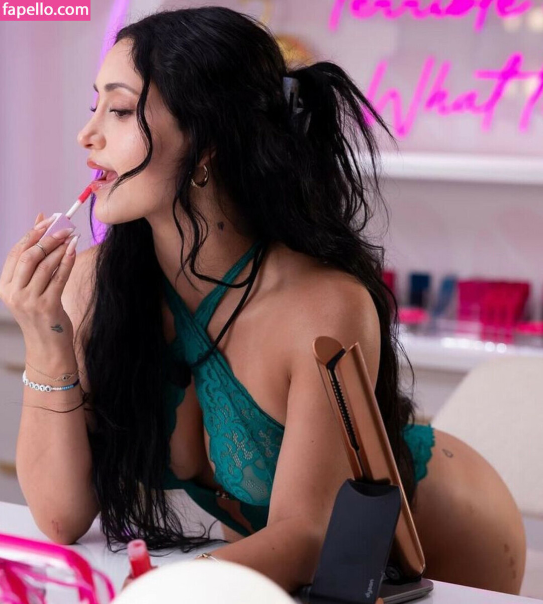 Photo nue de fuite OnlyFans de Leah Kateb #47 Photo nue de fuite OnlyFans de Leah Kateb #47