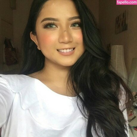 Zizi Wong