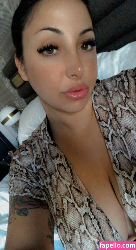 Photo nue de fuite OnlyFans de Nadianaughty1