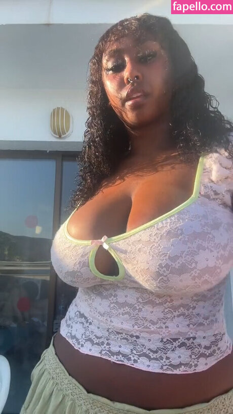 Photo nue de fuite OnlyFans de Ellariamengistu