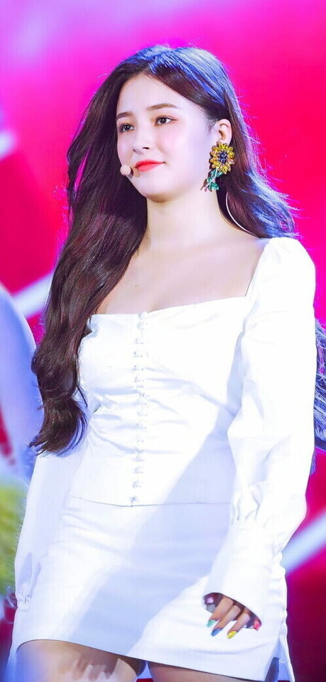 Nancy Momoland