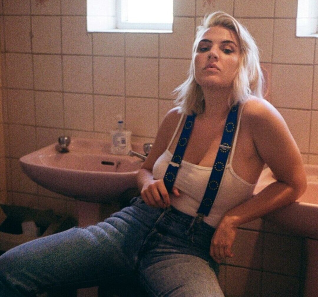 Photo nue de fuite OnlyFans de Rebecca Lucy Taylor #13 Photo nue de fuite OnlyFans de Rebecca Lucy Taylor #13