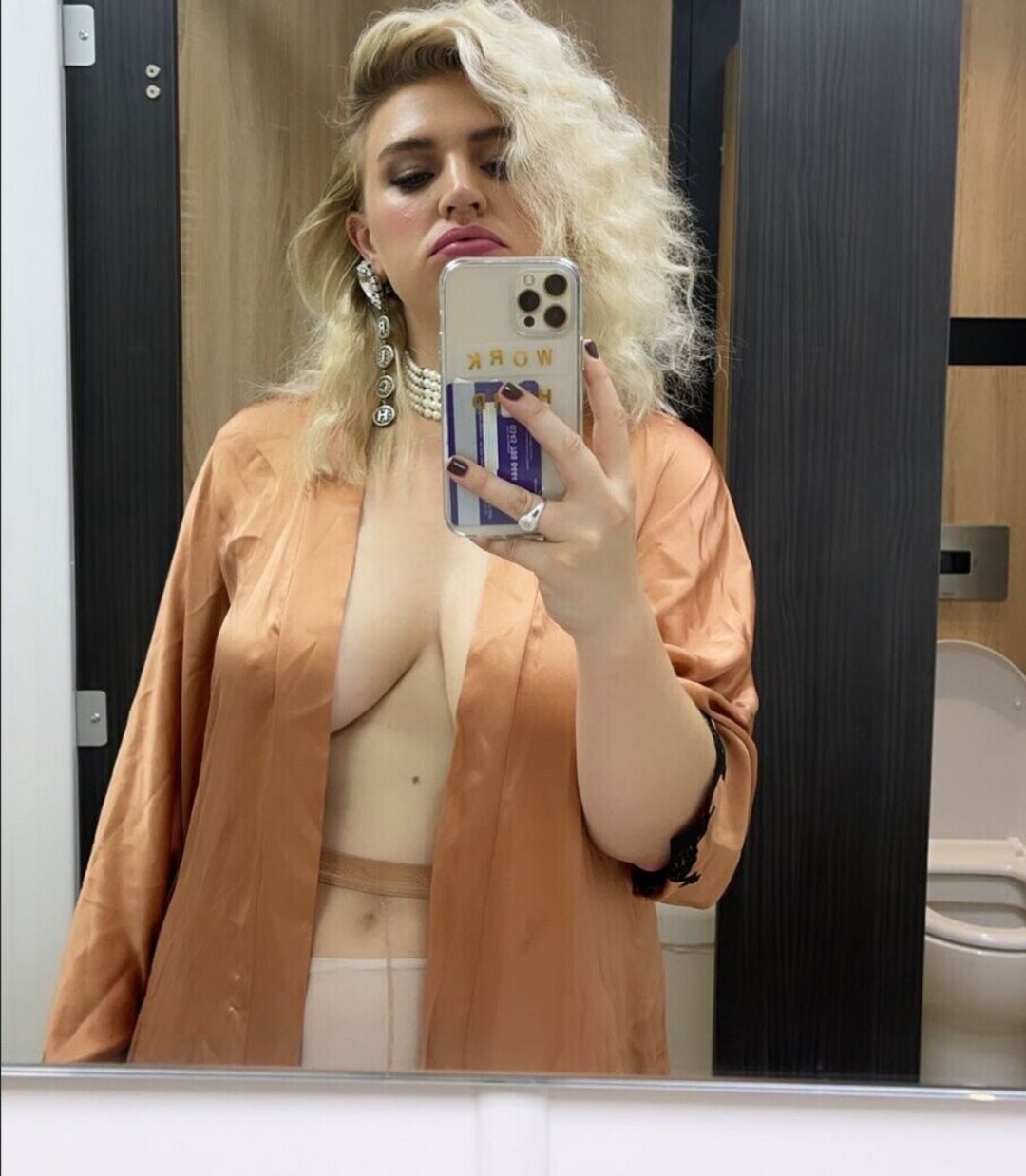 Photo nue de fuite OnlyFans de Rebecca Lucy Taylor #31 Photo nue de fuite OnlyFans de Rebecca Lucy Taylor #31