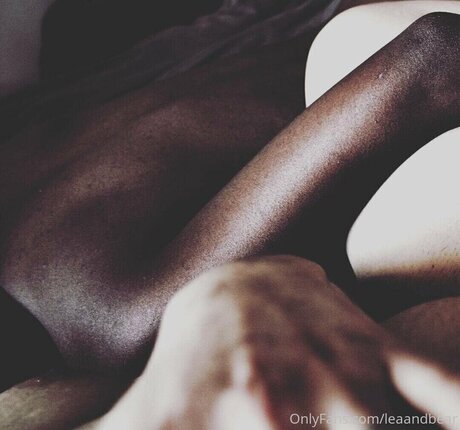 Photo nue de fuite OnlyFans de Leah And Bear