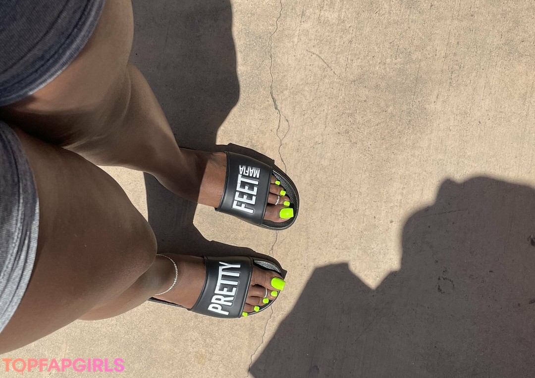 Photo nue de fuite OnlyFans de Queenmelaninsdungeonn #32 Photo nue de fuite OnlyFans de Queenmelaninsdungeonn #32