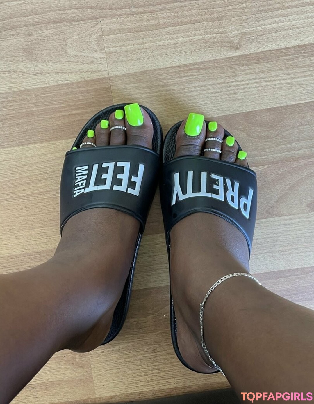 Photo nue de fuite OnlyFans de Queenmelaninsdungeonn #36 Photo nue de fuite OnlyFans de Queenmelaninsdungeonn #36