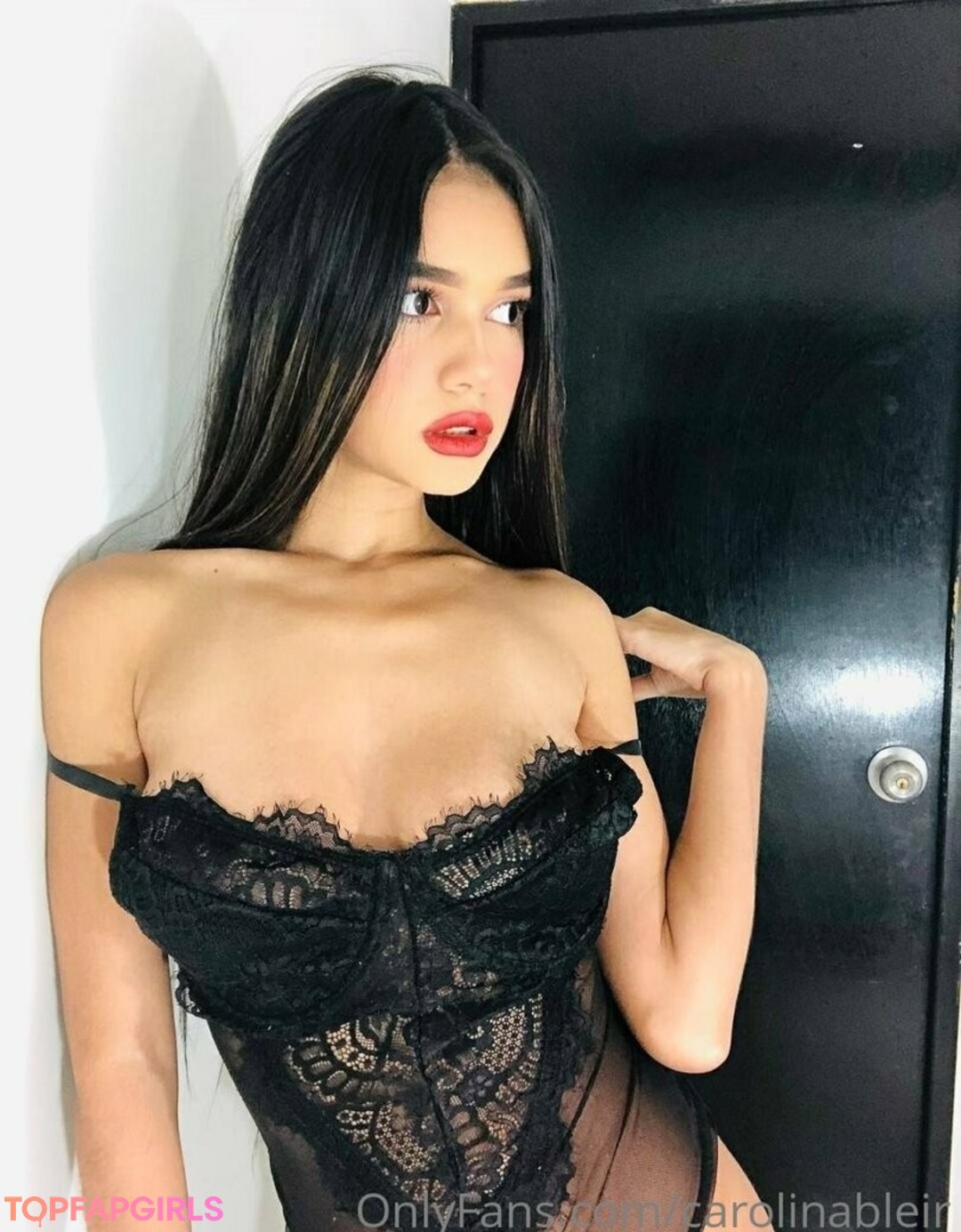Photo nue de fuite OnlyFans de Carolinableirder #3 Photo nue de fuite OnlyFans de Carolinableirder #3