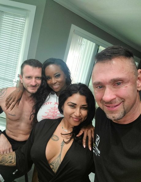 Swinger_couple