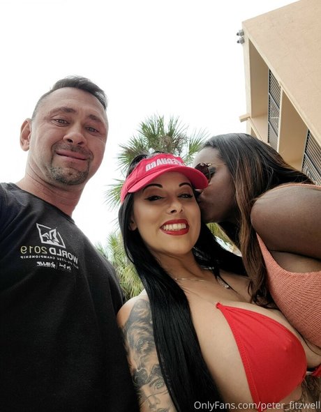 Swinger_couple