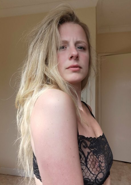 Hornycavegirl