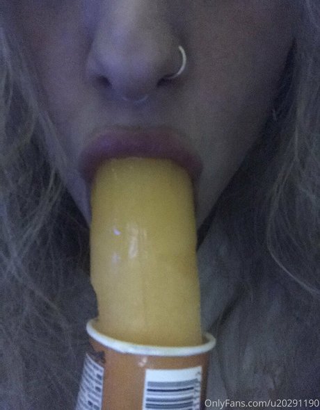 Photo nue de fuite OnlyFans de Hornycavegirl