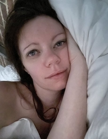 Bedroom_eyes_free
