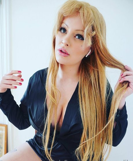 Photo nue de fuite OnlyFans de Lunamarylily