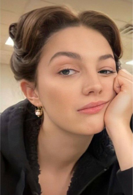 Ella Hunt
