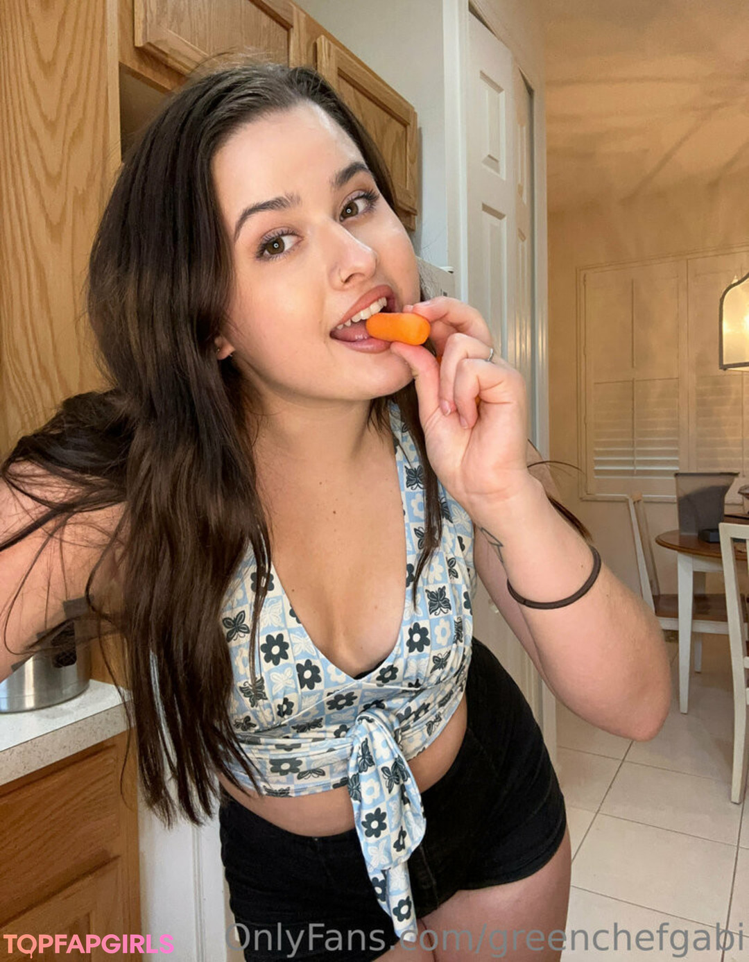 Photo nue de fuite OnlyFans de Greenchefgabi #10 Photo nue de fuite OnlyFans de Greenchefgabi #10