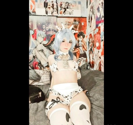 Momoiro Cosplay