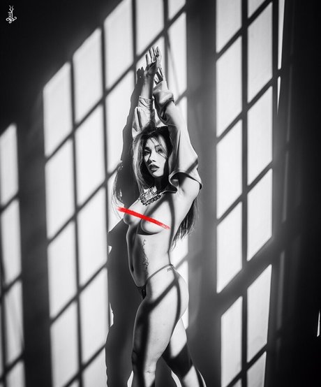 Photo nue de fuite OnlyFans de Mikah Tia