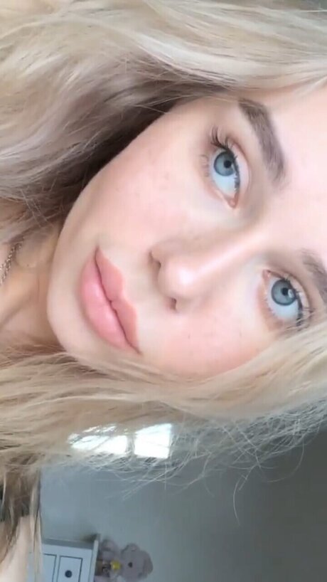 Photo nue de fuite OnlyFans de Emilie