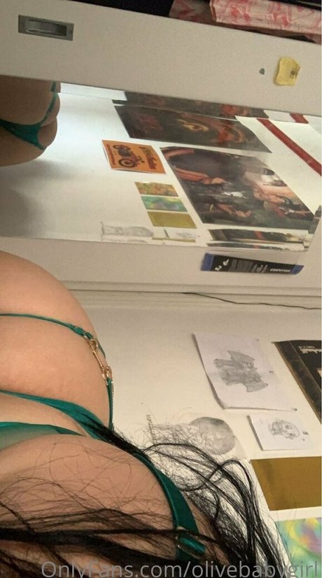 Photo nue de fuite OnlyFans de Olivebabyyyy
