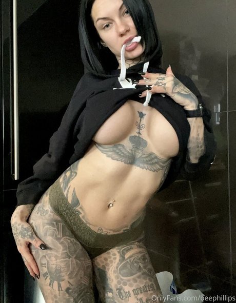 Photo nue de fuite OnlyFans de Bee Phillips