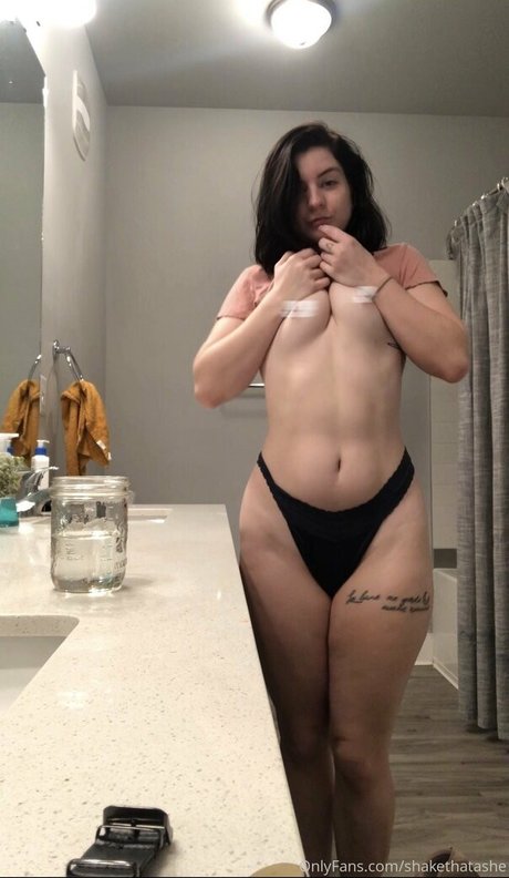 Photo nue de fuite OnlyFans de Shakethatashe