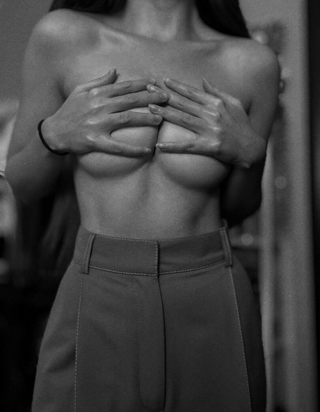 Photo nue de fuite OnlyFans de Leratlerat