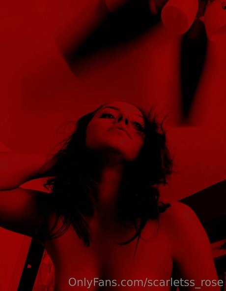 Photo nue de fuite OnlyFans de Scarletssrose