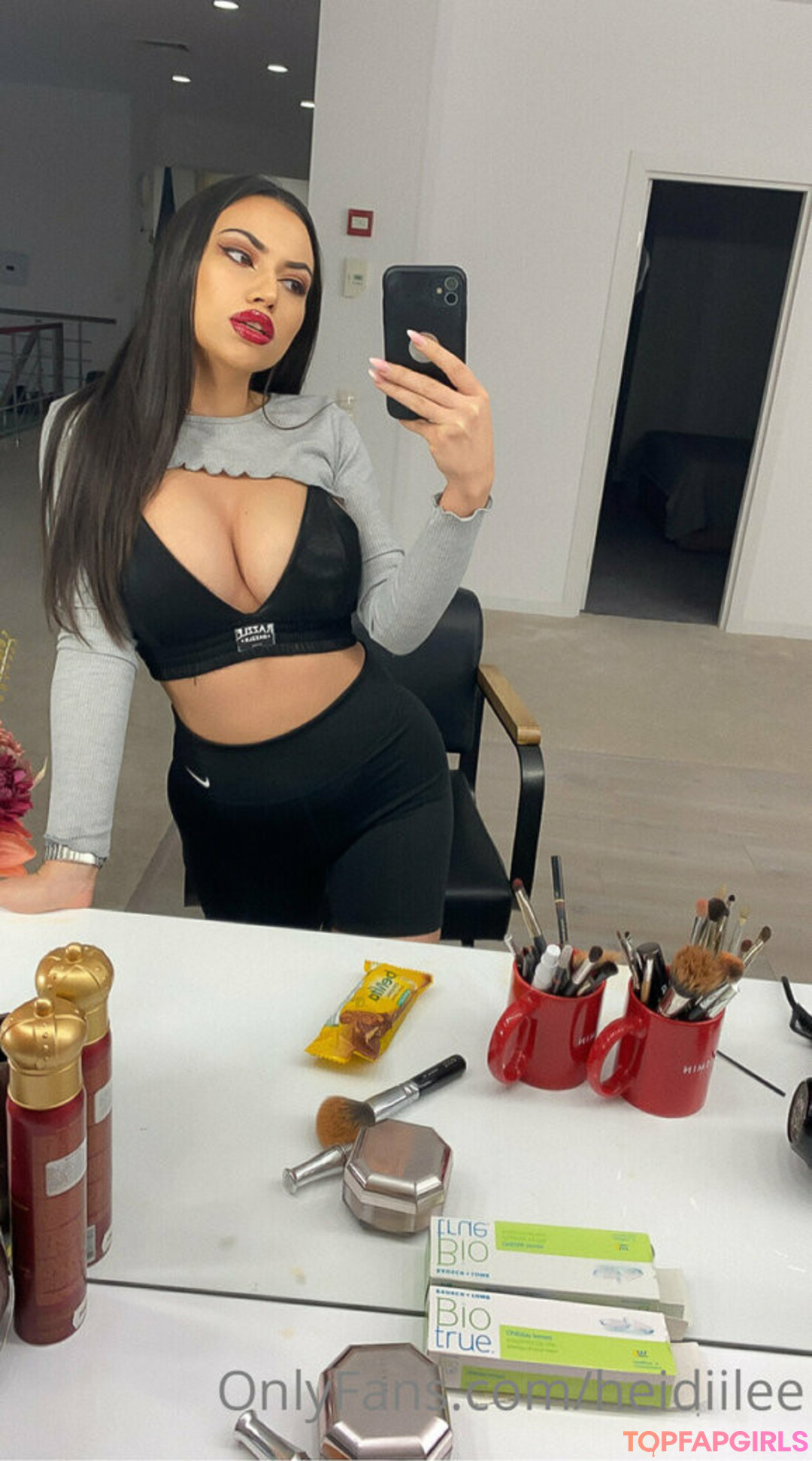 Photo nue de fuite OnlyFans de Virginiadee #55 Photo nue de fuite OnlyFans de Virginiadee #55