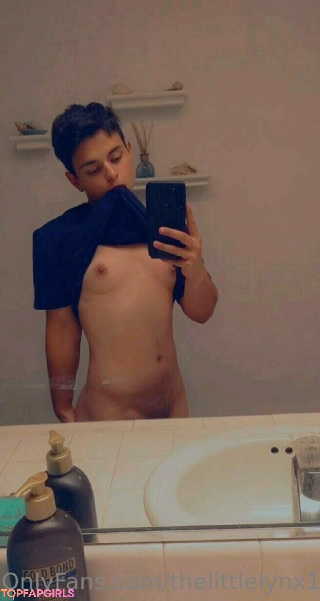 Photo nue de fuite OnlyFans de Thelittlelynx11 #22 Photo nue de fuite OnlyFans de Thelittlelynx11 #22