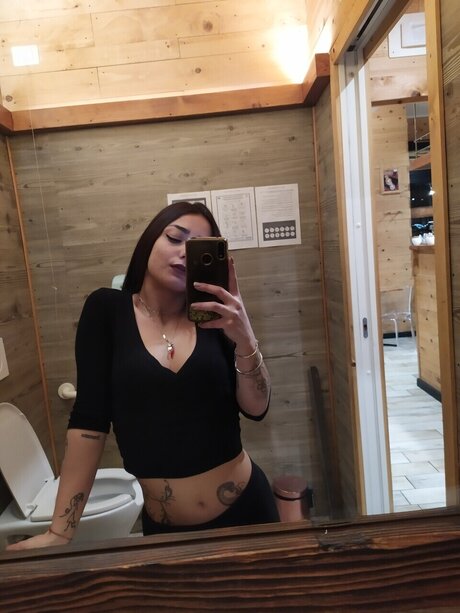 Photo nue de fuite OnlyFans de Perduta Mente