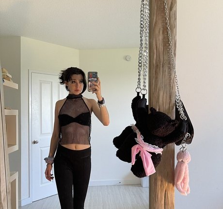 Photo nue de fuite OnlyFans de Anne Frank