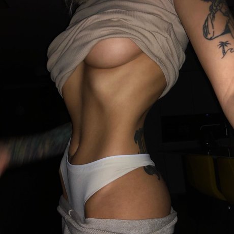 Photo nue de fuite OnlyFans de Prekrvti