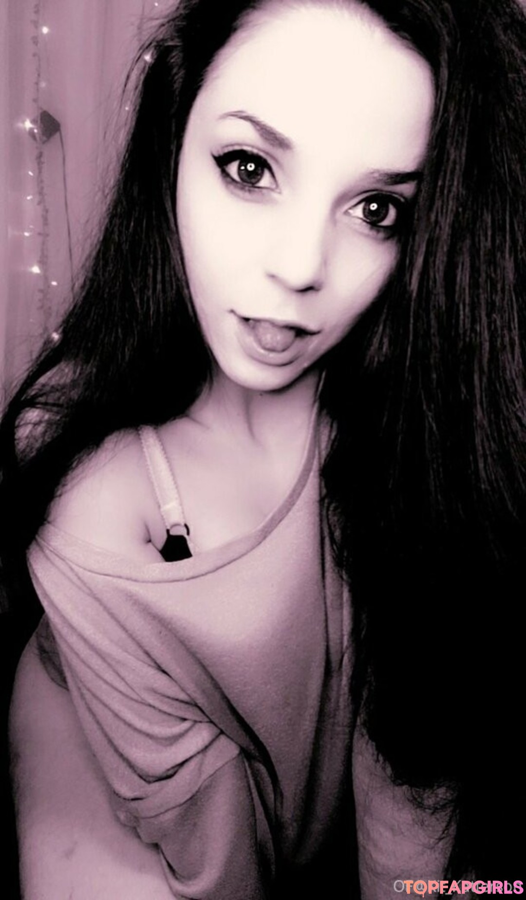 Photo nue de fuite OnlyFans de Kitkatterson #52 Photo nue de fuite OnlyFans de Kitkatterson #52
