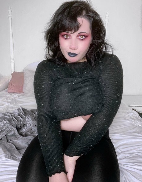 Photo nue de fuite OnlyFans de Demonlewds